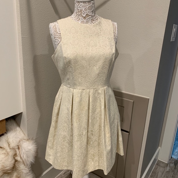 Dress - Picture 5 of 10